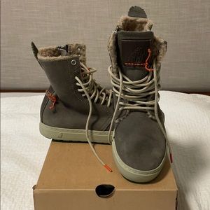 Satorisan Winter Canta Waraku Boots NWT